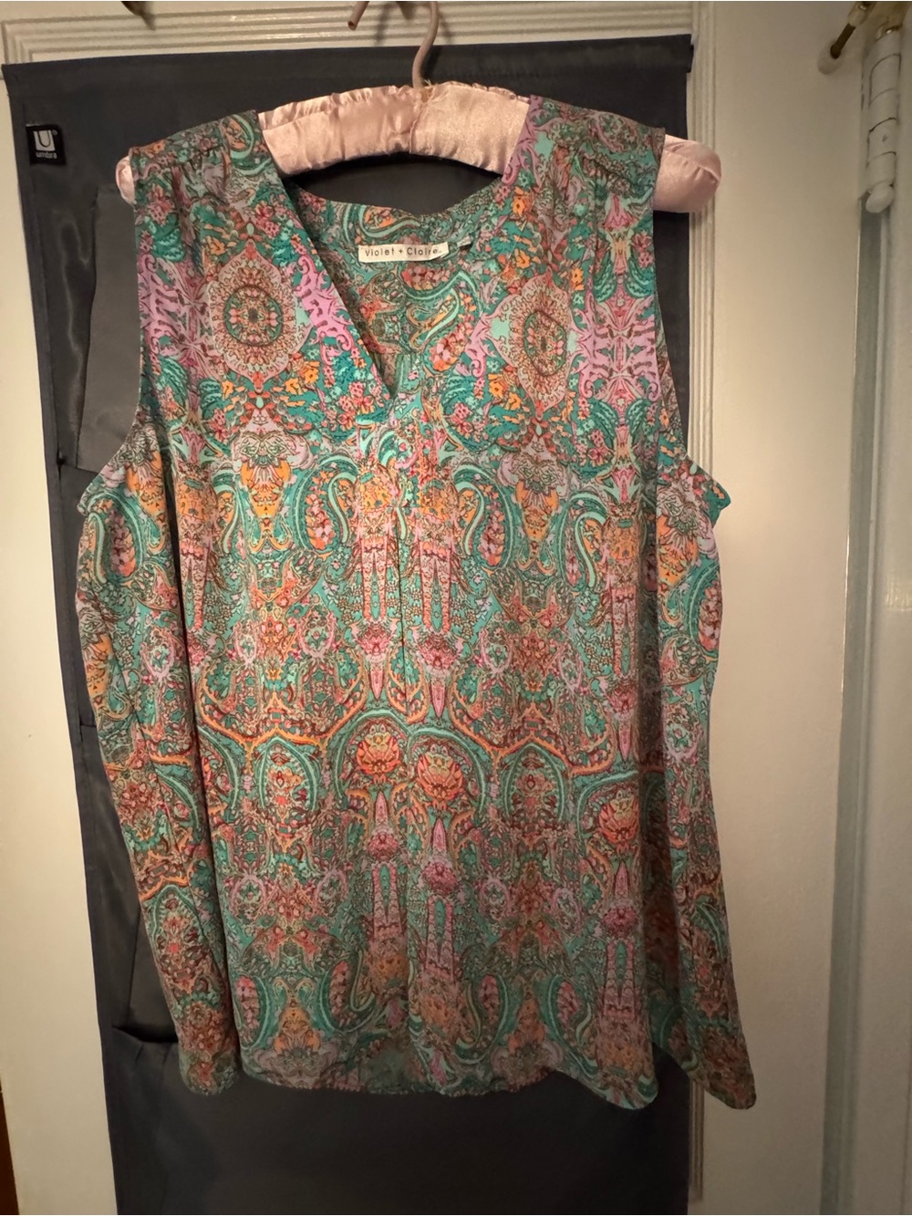 Violet & Claire Mint and Pink Paisley Sleeveless V-Neck Camisole